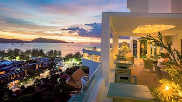 3 bares o lounges, lounge en el lobby