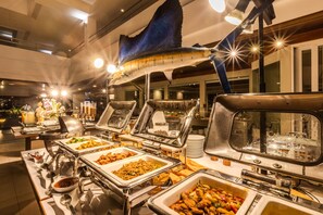 Daily buffet breakfast (THB 350 per person)