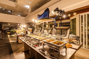 Daily buffet breakfast for a fee - Andaman Beach Suites Hotel (Patong)