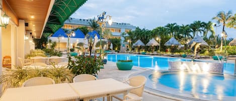 3 outdoor pools, open 7:00 AM to 9:00 PM, pool umbrellas, pool loungers