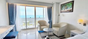 Chambre Deluxe, vue mer | Coin séjour