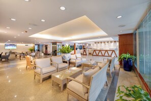 Coin salon dans le hall