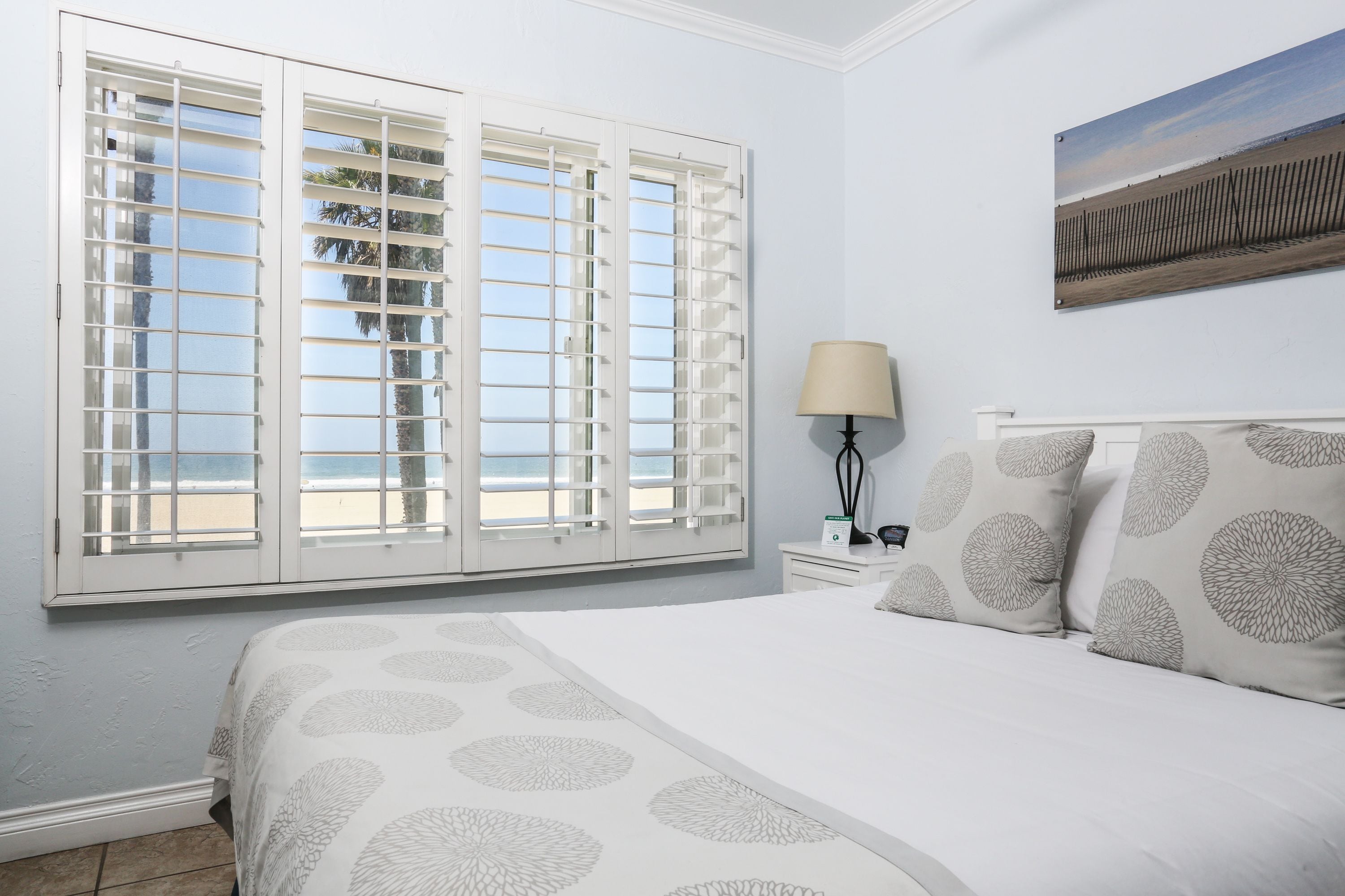 全景客房, 1 张大床, 无烟房, 海洋景观 | 客房内保险箱、办公桌、遮光窗帘、熨斗/熨衣板