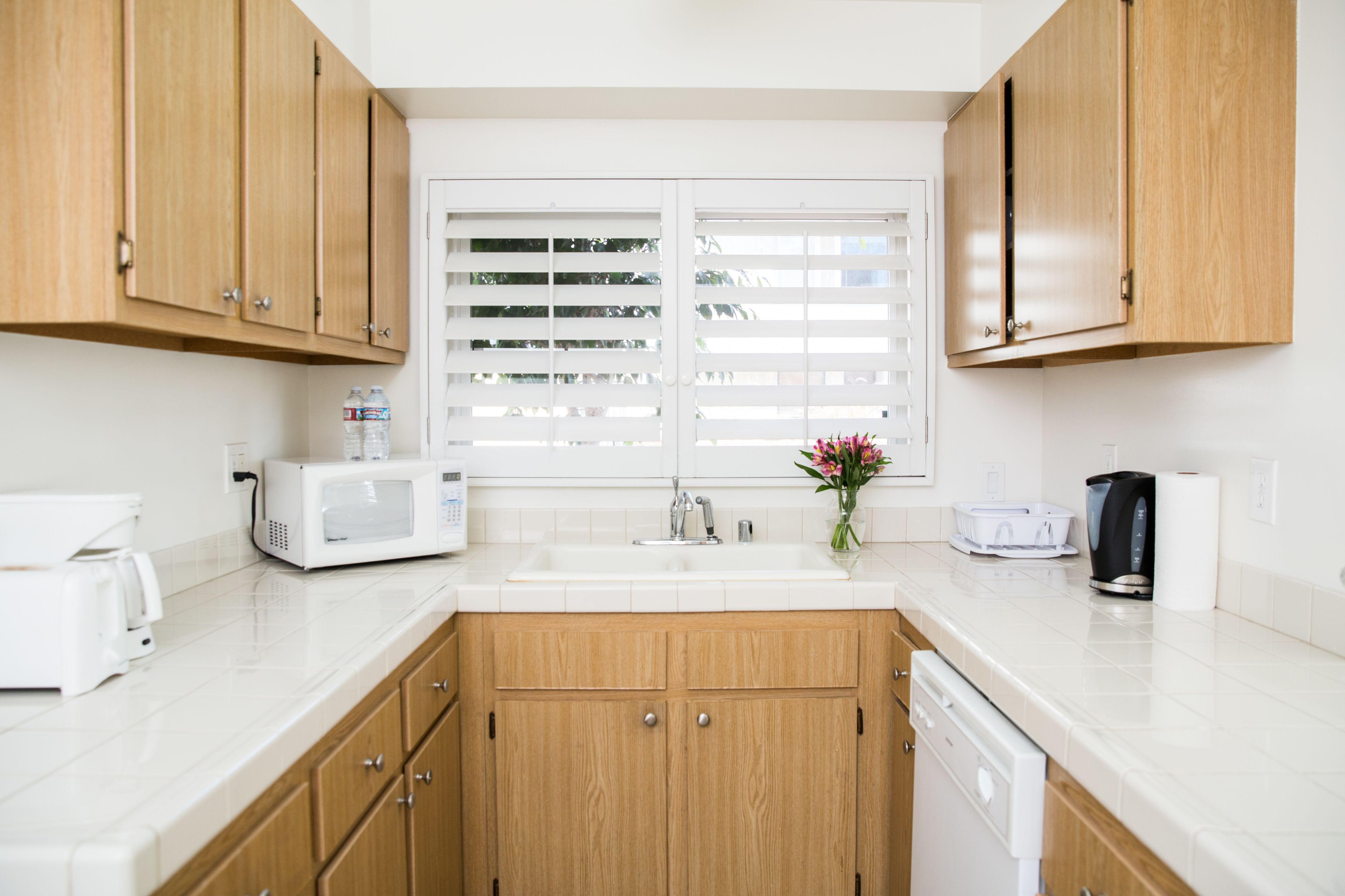 superior suite, 1 queen bed, non smoking | private kitchen | fridge