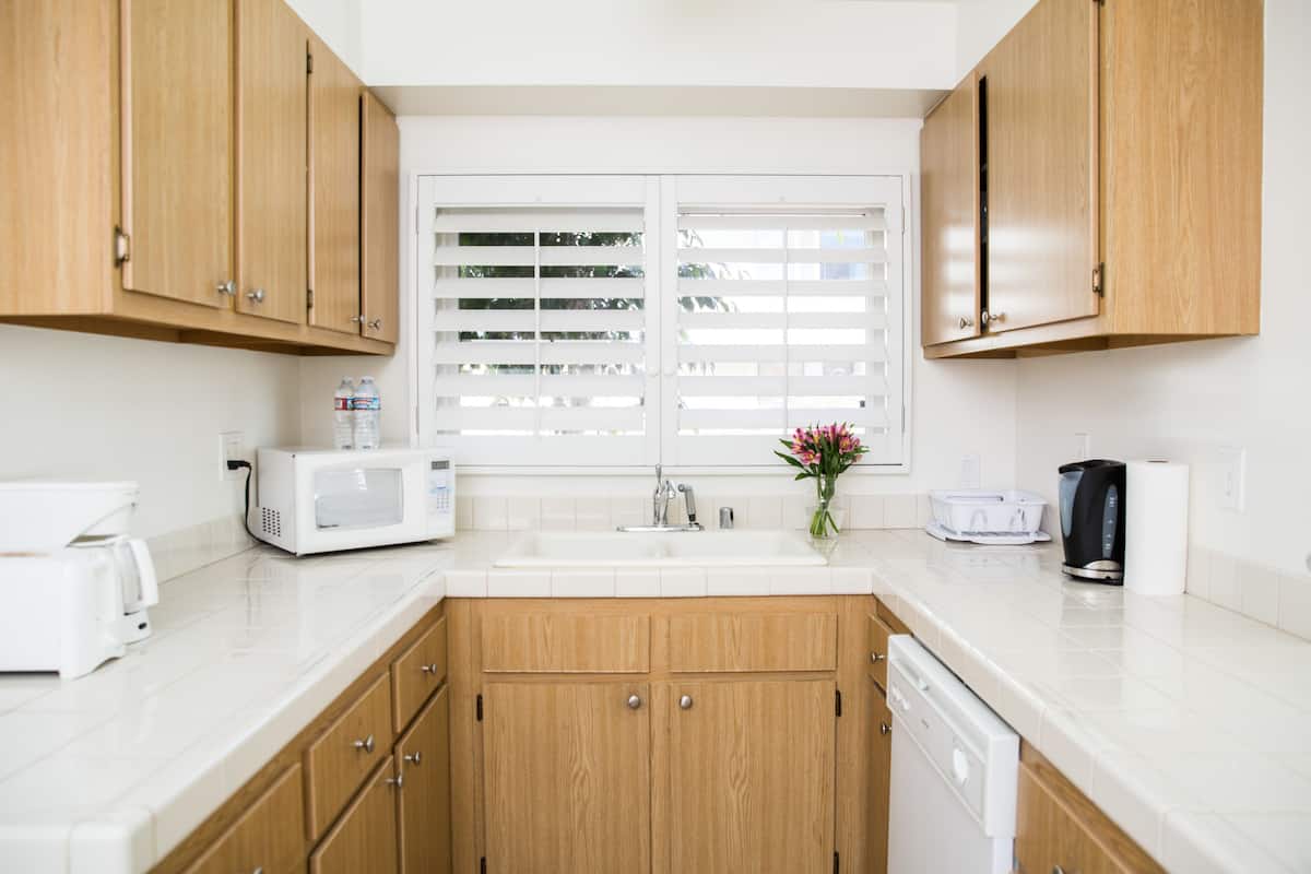 superior suite, 1 queen bed, non smoking | private kitchen | fridge