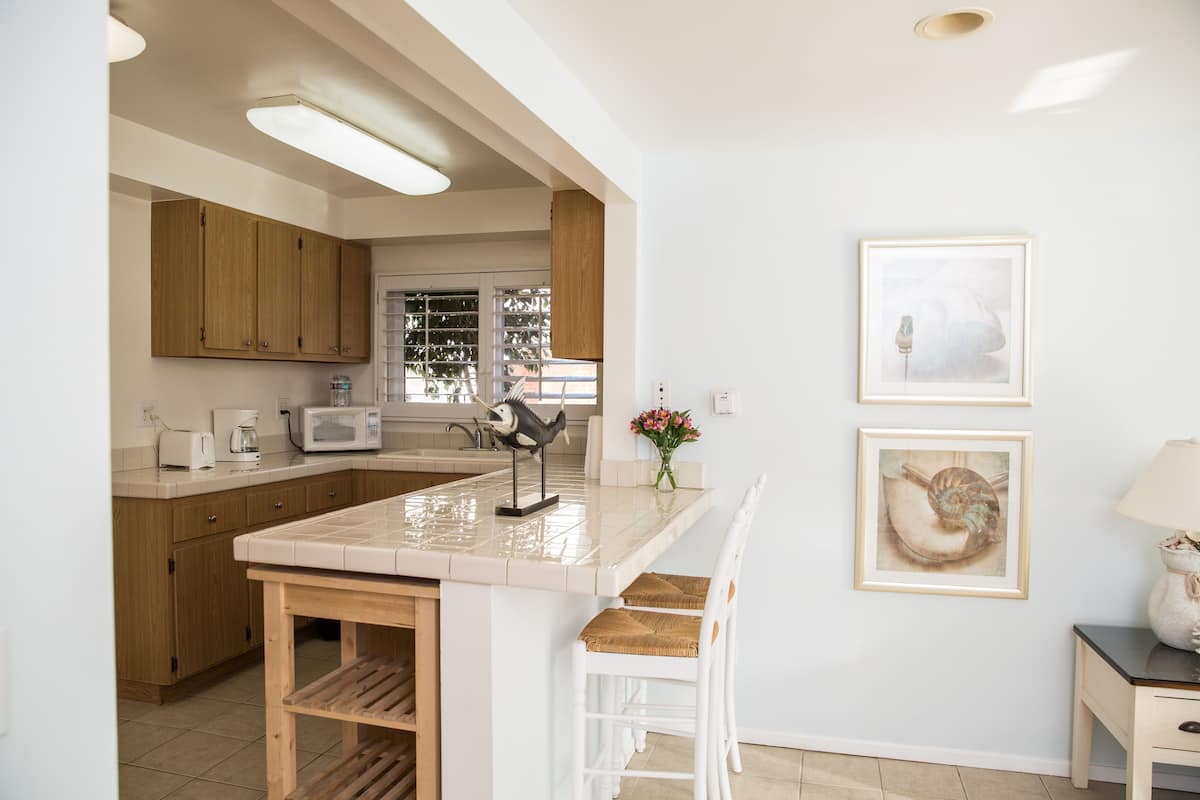 superior suite, 1 queen bed, non smoking | private kitchen | fridge