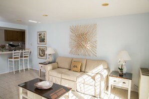 Superior Suite, 1 Queen Bed, Non Smoking | Living area | Plasma TV - Venice on the Beach Hotel (Venice)