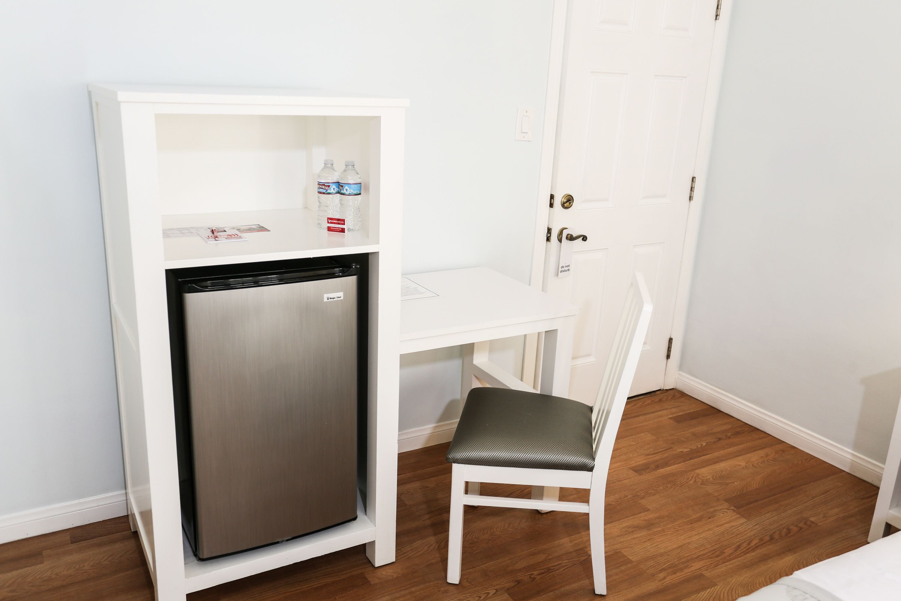 standard room, 1 queen bed, accessible, non smoking | in-room safe, desk, blackout curtains, iron/ironing board