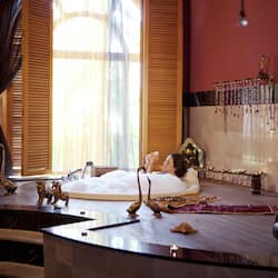 Indoor spa tub