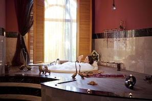 Indoor spa tub - IC Hotels Airport (Antalya)