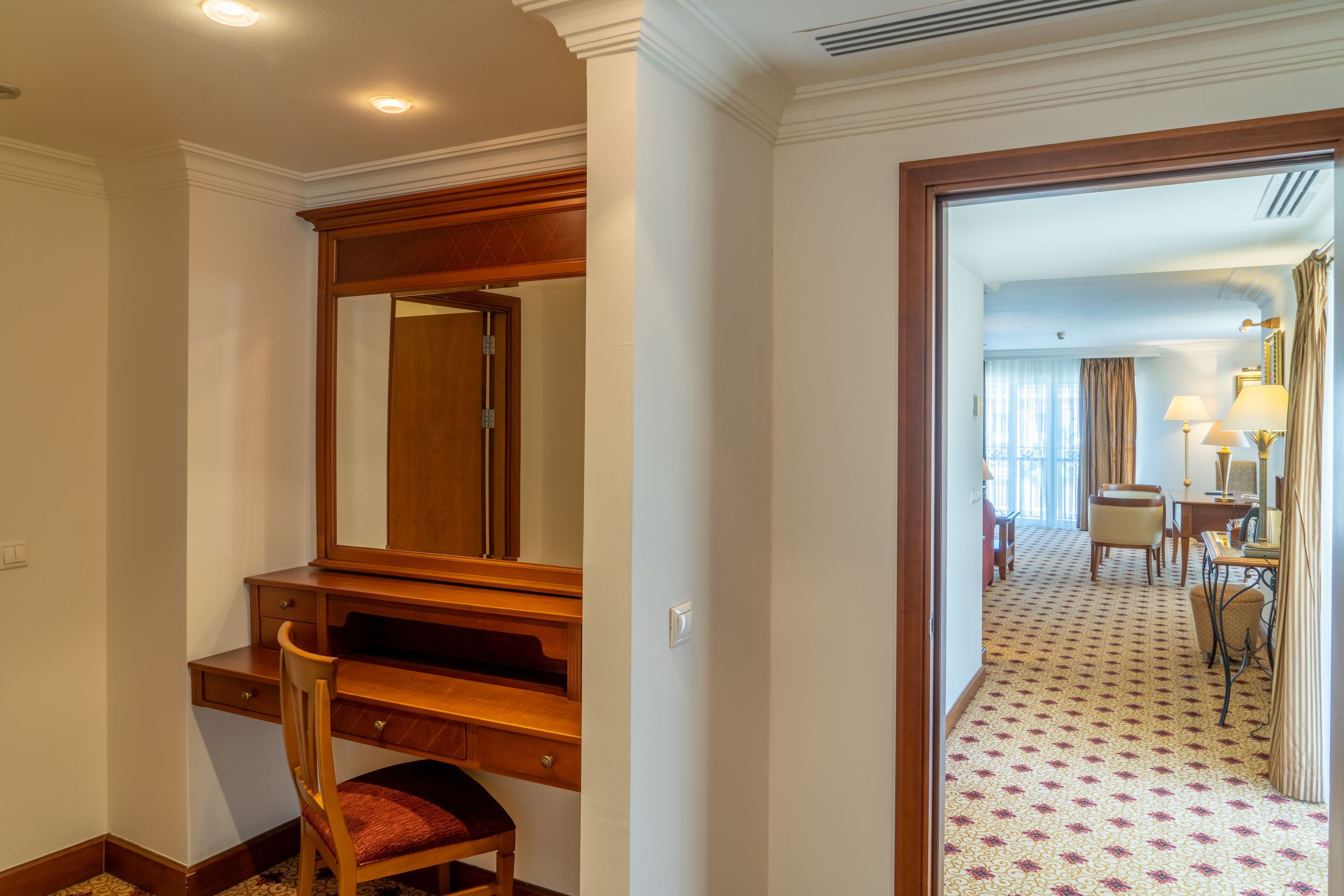 suite, 1 double or 2 single beds (king suite) | 1 bedroom, minibar, in-room safe, desk