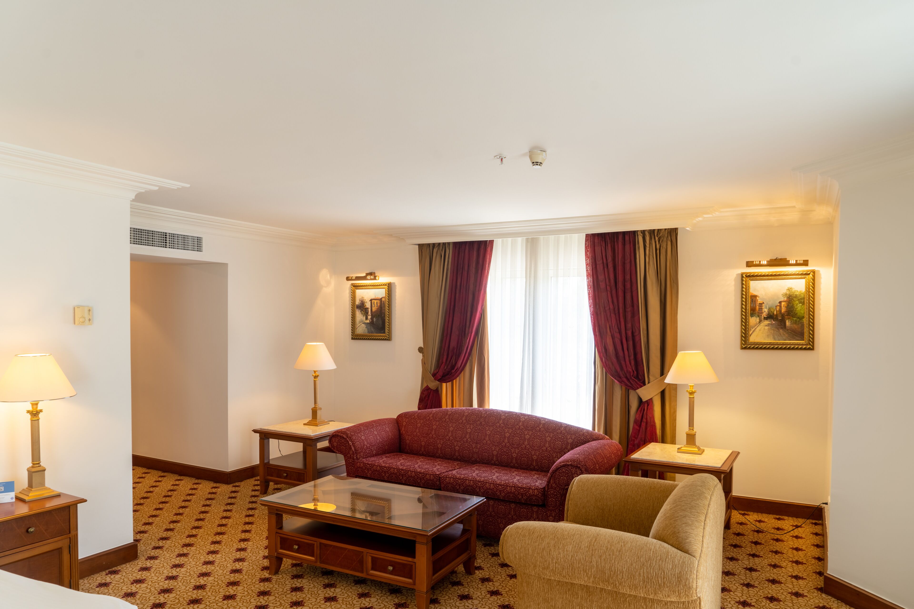suite, 1 double or 2 single beds (king suite) | 1 bedroom, minibar, in-room safe, desk
