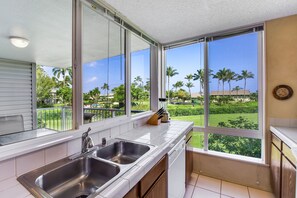 海景房 (Standard Room, 1 Bedroom, Ocean View) | 私人厨房 | 冰箱、微波炉、烤箱、炉灶