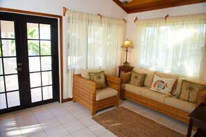 Apartemen Standar, tepi laut | Area keluarga | TV layar datar