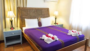 Apartamento estándar, frente al mar | Caja fuerte, decoración individual, mobiliario individual y wifi gratis