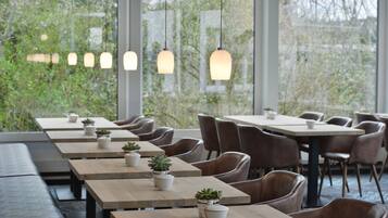 Tägliches inbegriffenes Frühstück zur Selbstbedienung