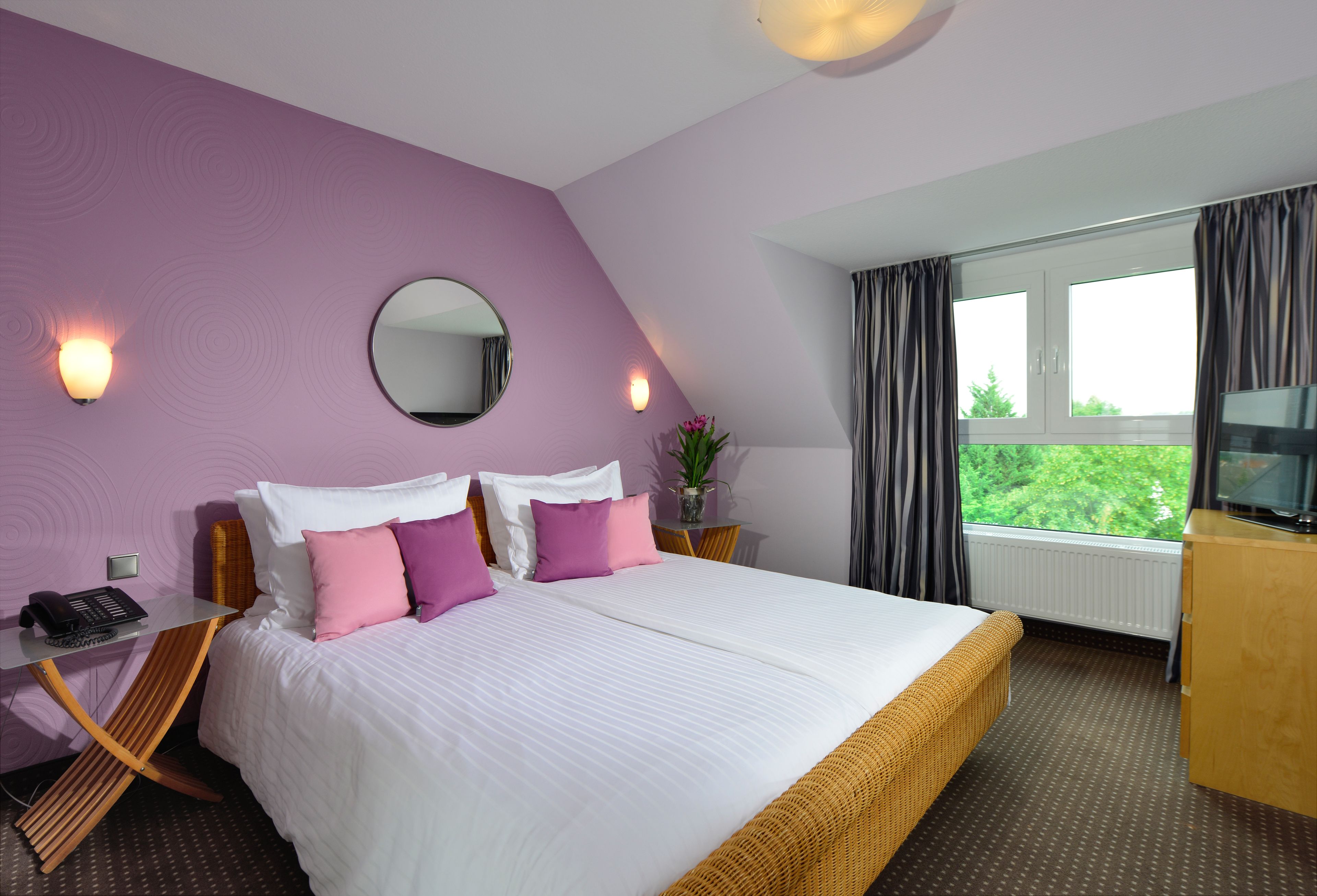 Classic-Studiosuite | Hochwertige Bettwaren, Zimmersafe, Schreibtisch, schallisolierte Zimmer