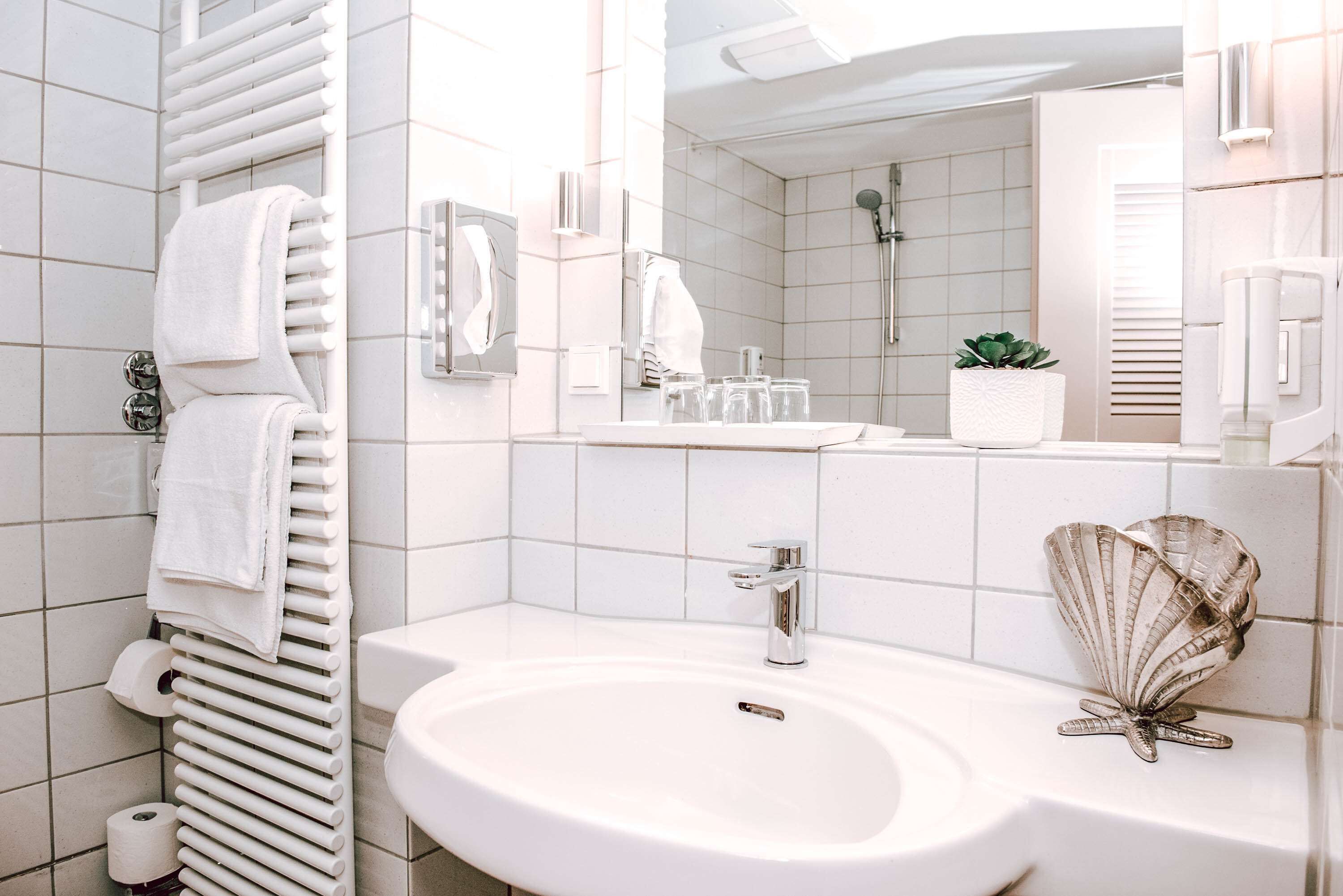 comfort double room | bathroom | free toiletries, hair dryer, slippers, towels