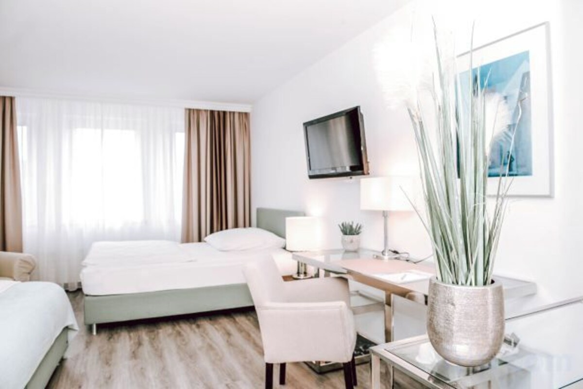 Premium bedding, desk, blackout drapes, soundproofing