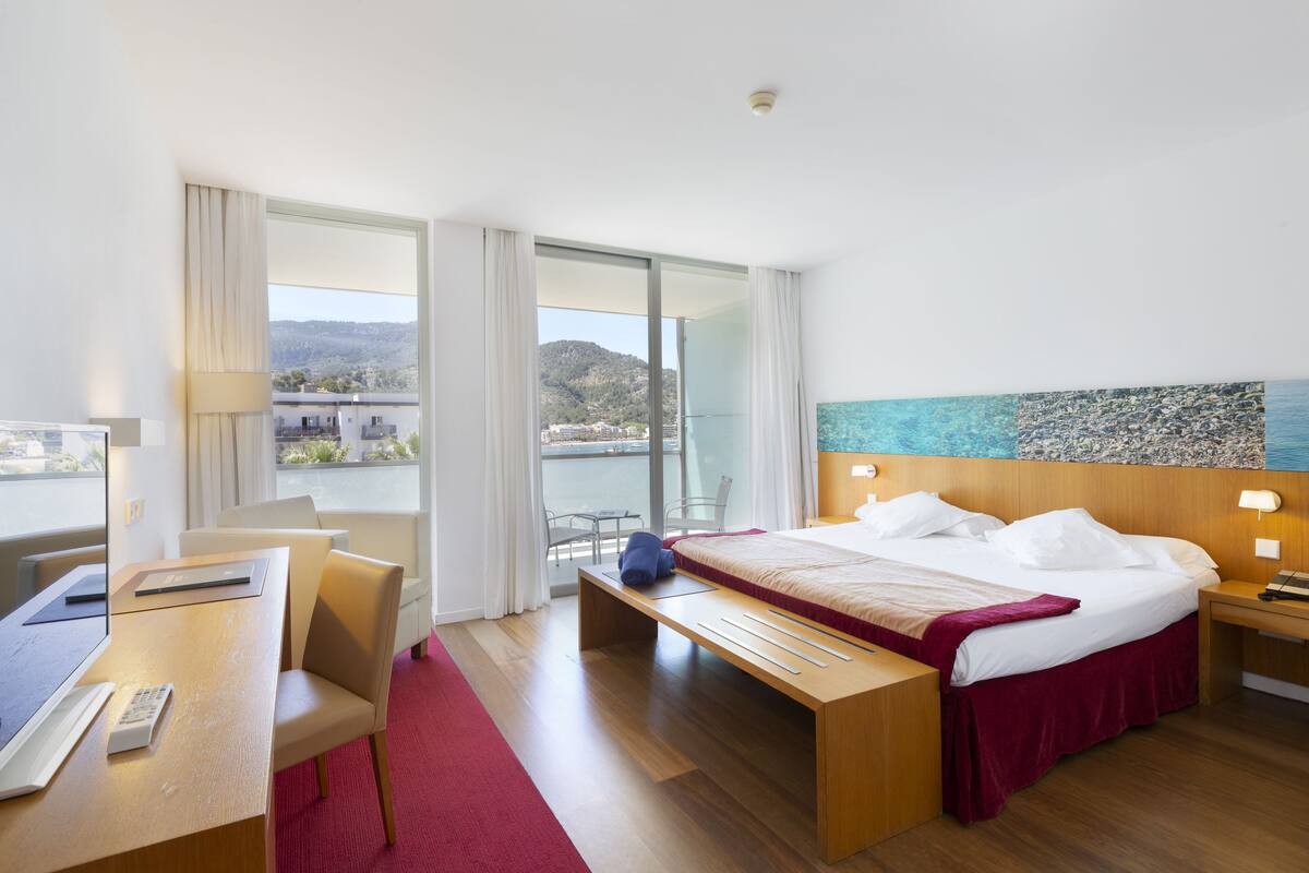 superior room, partial sea view (spa access) | 1 bedroom, premium bedding, down duvets, minibar