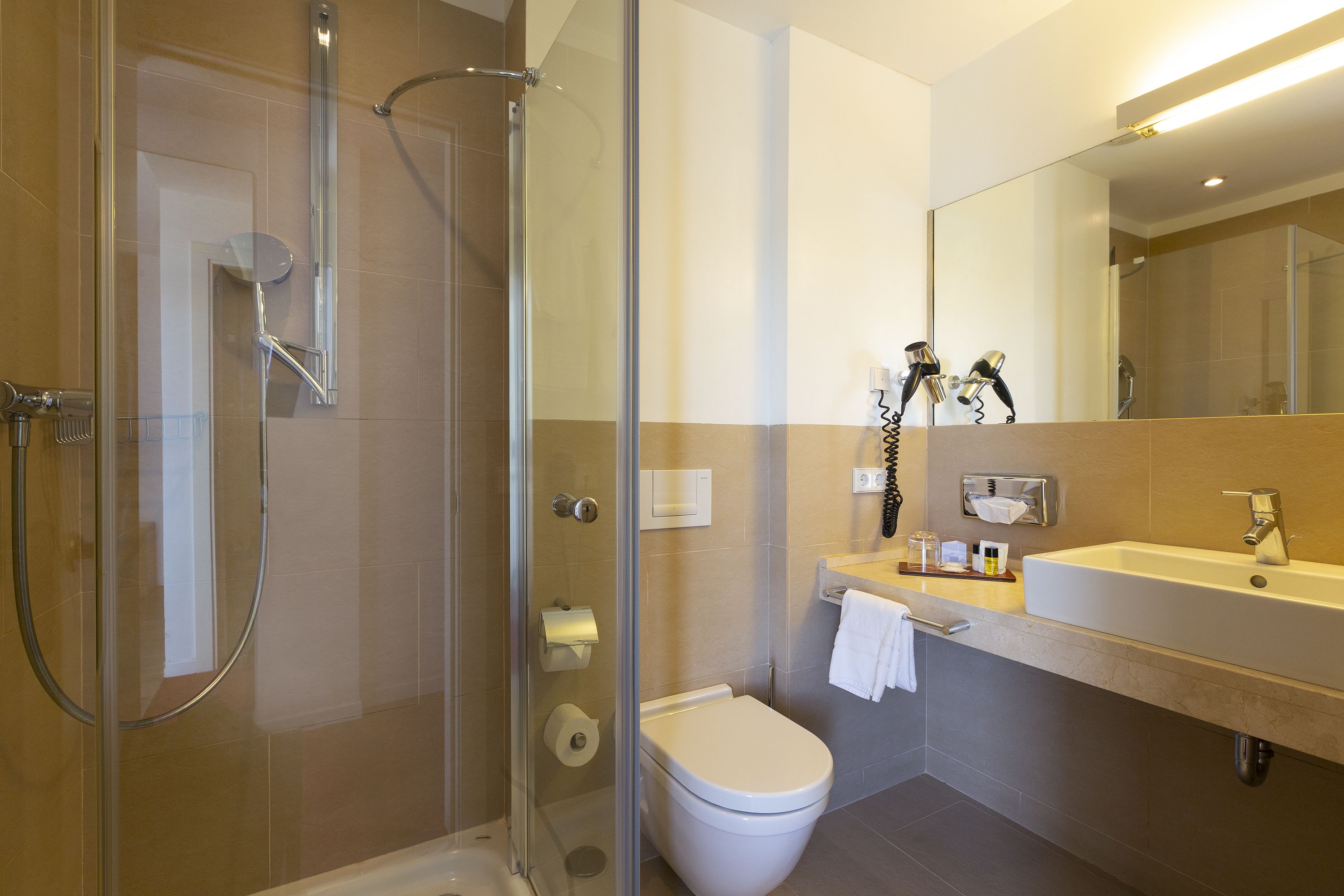 standard double room (spa access) | bathroom | free toiletries, hair dryer, bathrobes, slippers