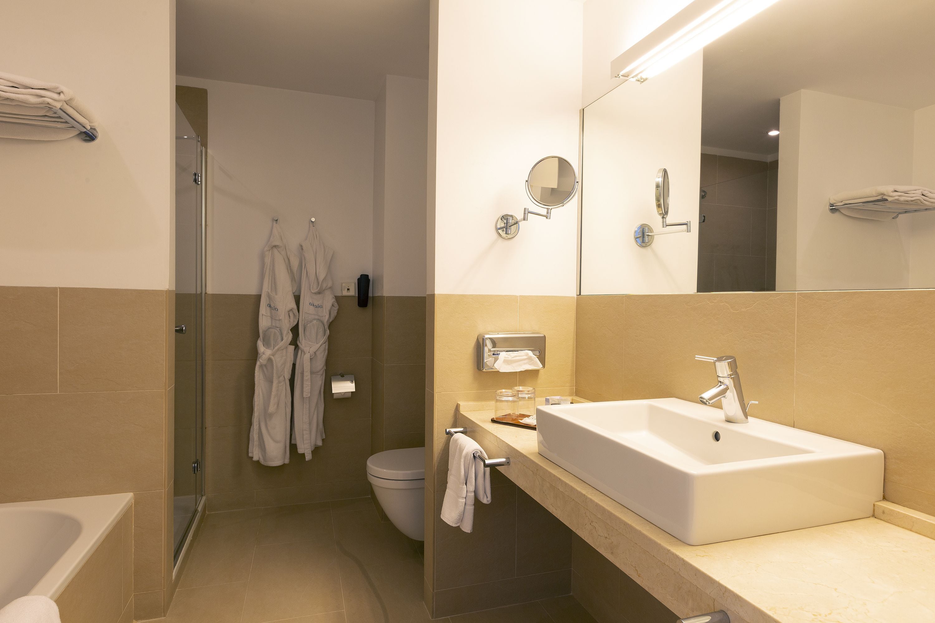 superior room, partial sea view (spa access) | bathroom | free toiletries, hair dryer, bathrobes, slippers