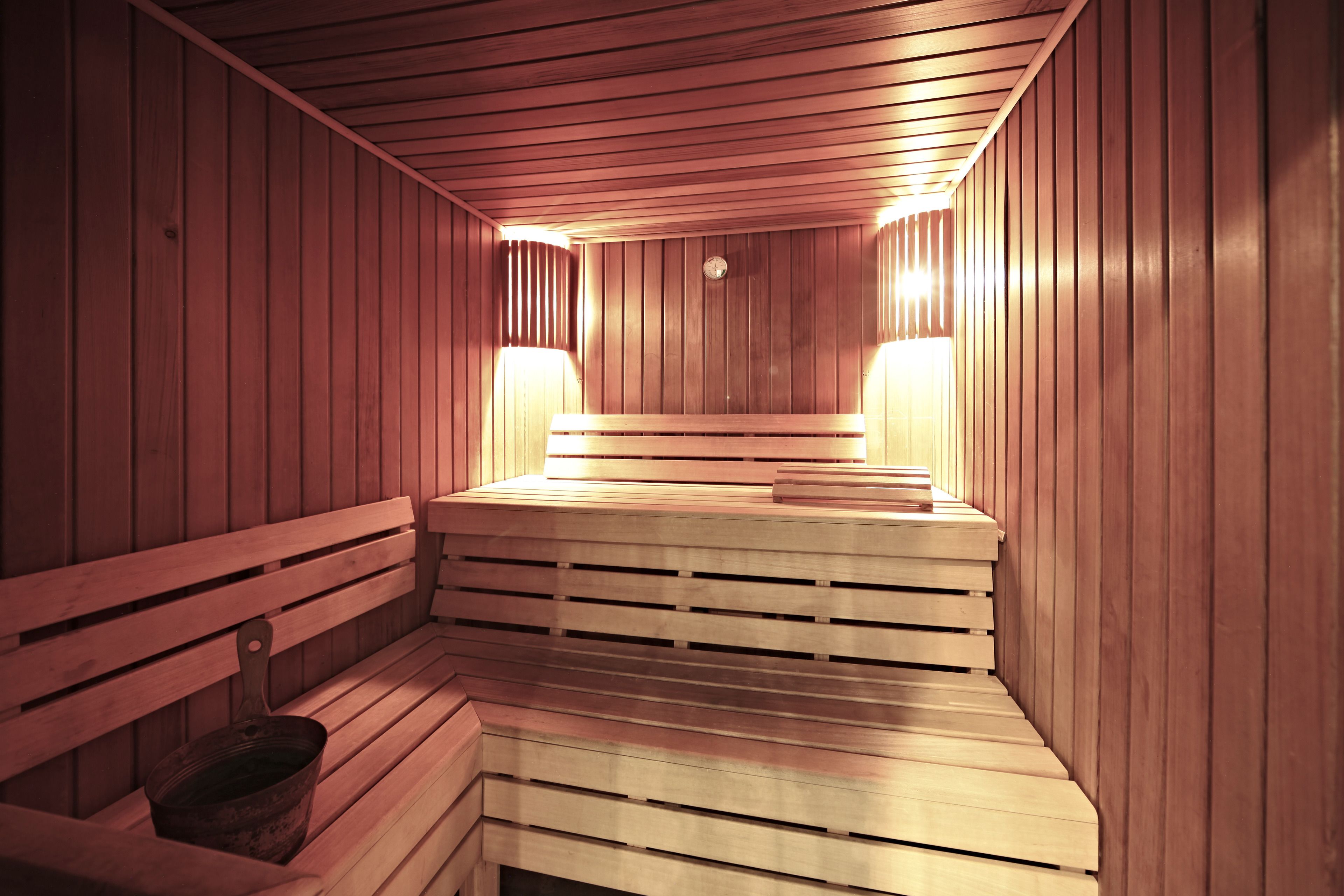 sauna, hot tub, steam room, turkish bath/hammam, body treatments