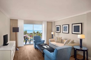 Free minibar, in-room safe, desk, soundproofing