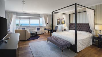 King Suite | Minibar (inkludert), safe på rommet, skrivebord og lydisolert