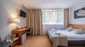 Schreibtisch, Zustellbetten, kostenloses WLAN, Bettwäsche