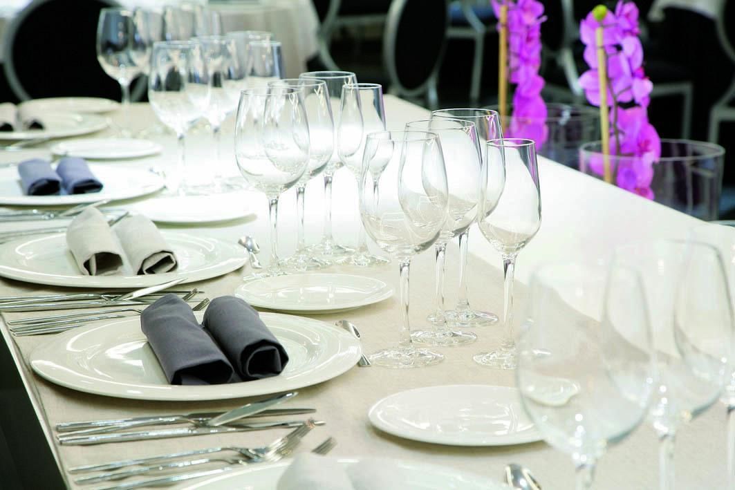 lunch and dinner served, international cuisine