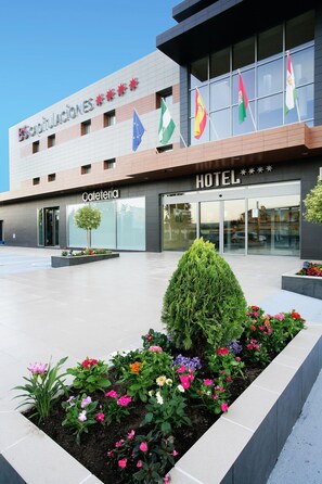 Property entrance - BS Capitulaciones (Santa Fe)