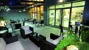 A spacious outdoor seating area with wicker furniture and potted plants. - BS Capitulaciones (Santa Fe)