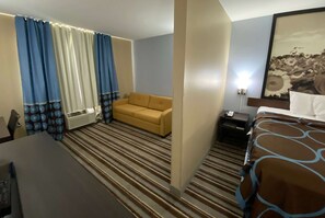 Suite, 1 King Bed, Non Smoking - Super 8 by Wyndham Independence KS (Independence)