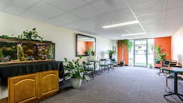 Standard Room, 2 Queen Beds, Non Smoking | Meeting facility