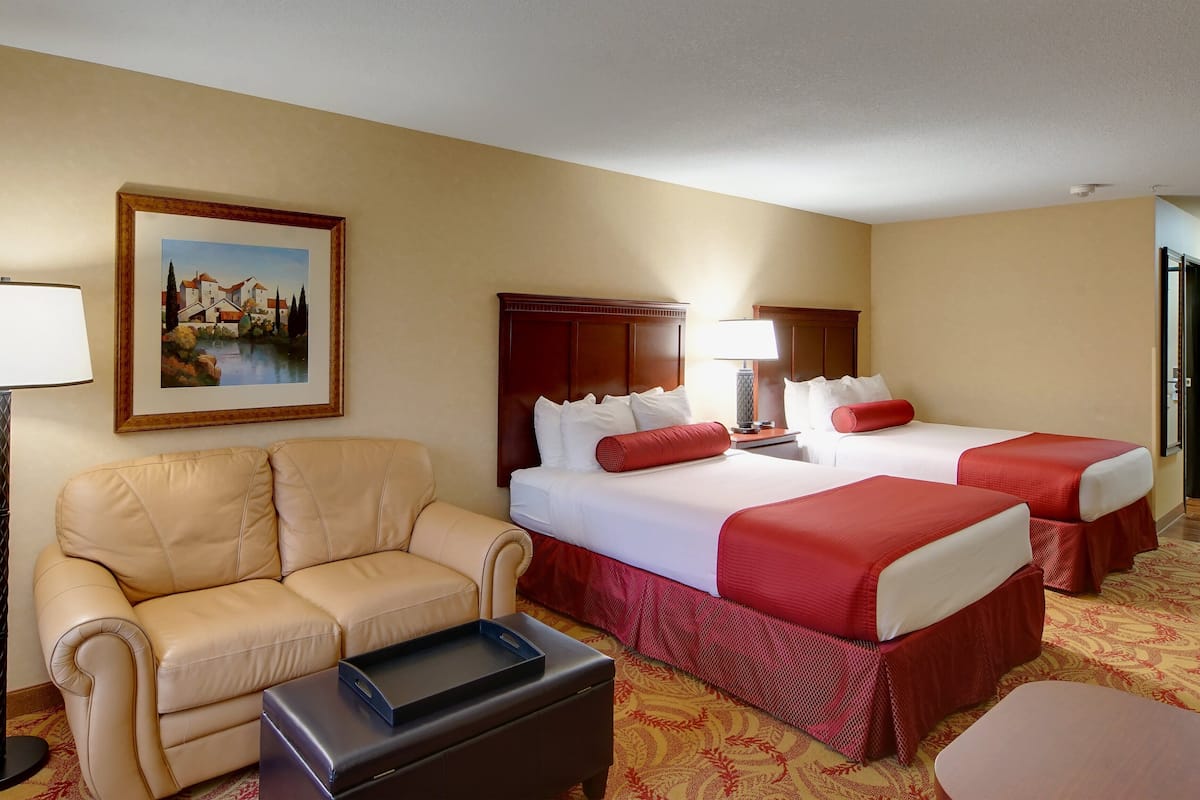 Egyptian cotton sheets, premium bedding, pillowtop beds, desk