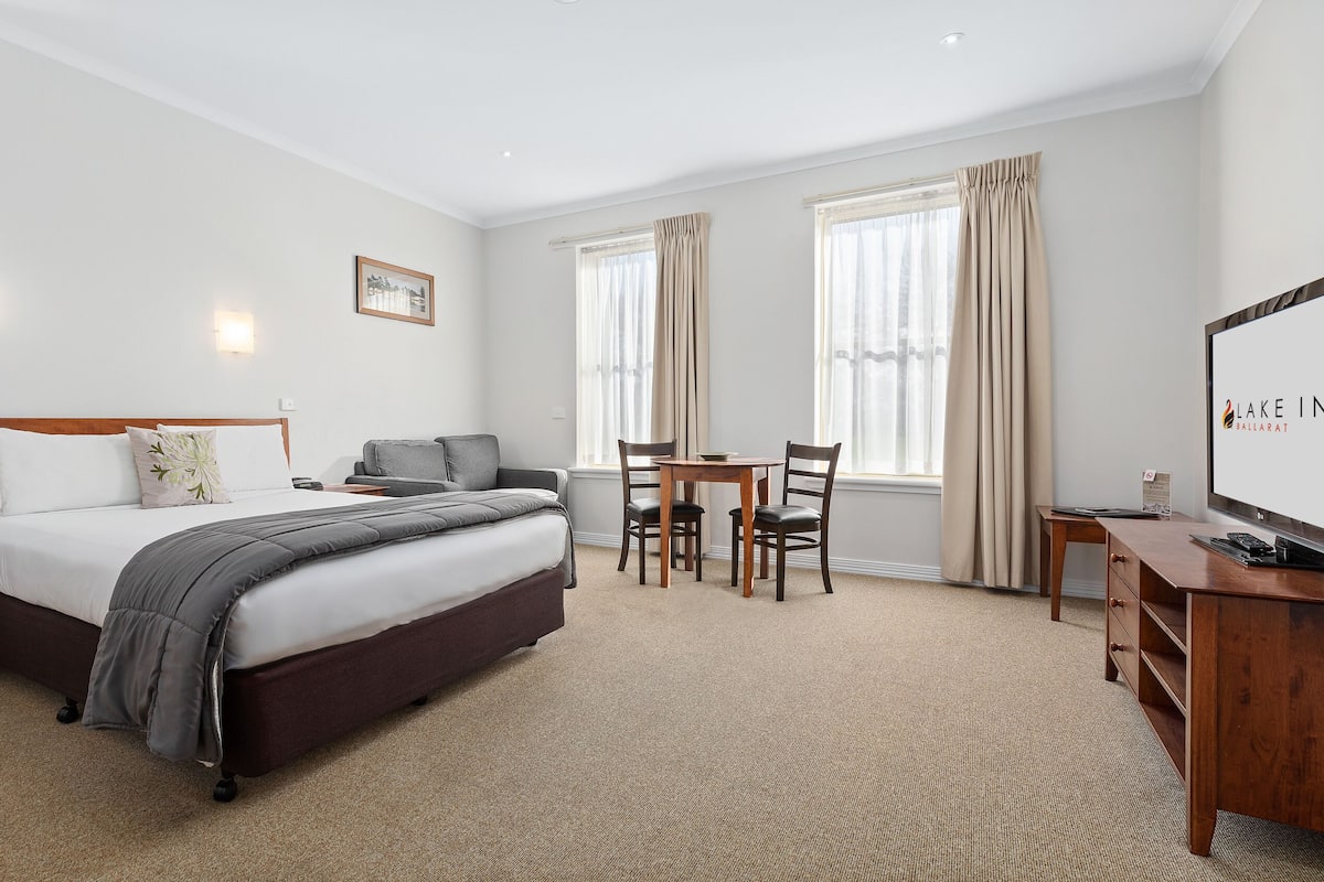 1 chambre, minibar, bureau, fer et planche Ă repasser