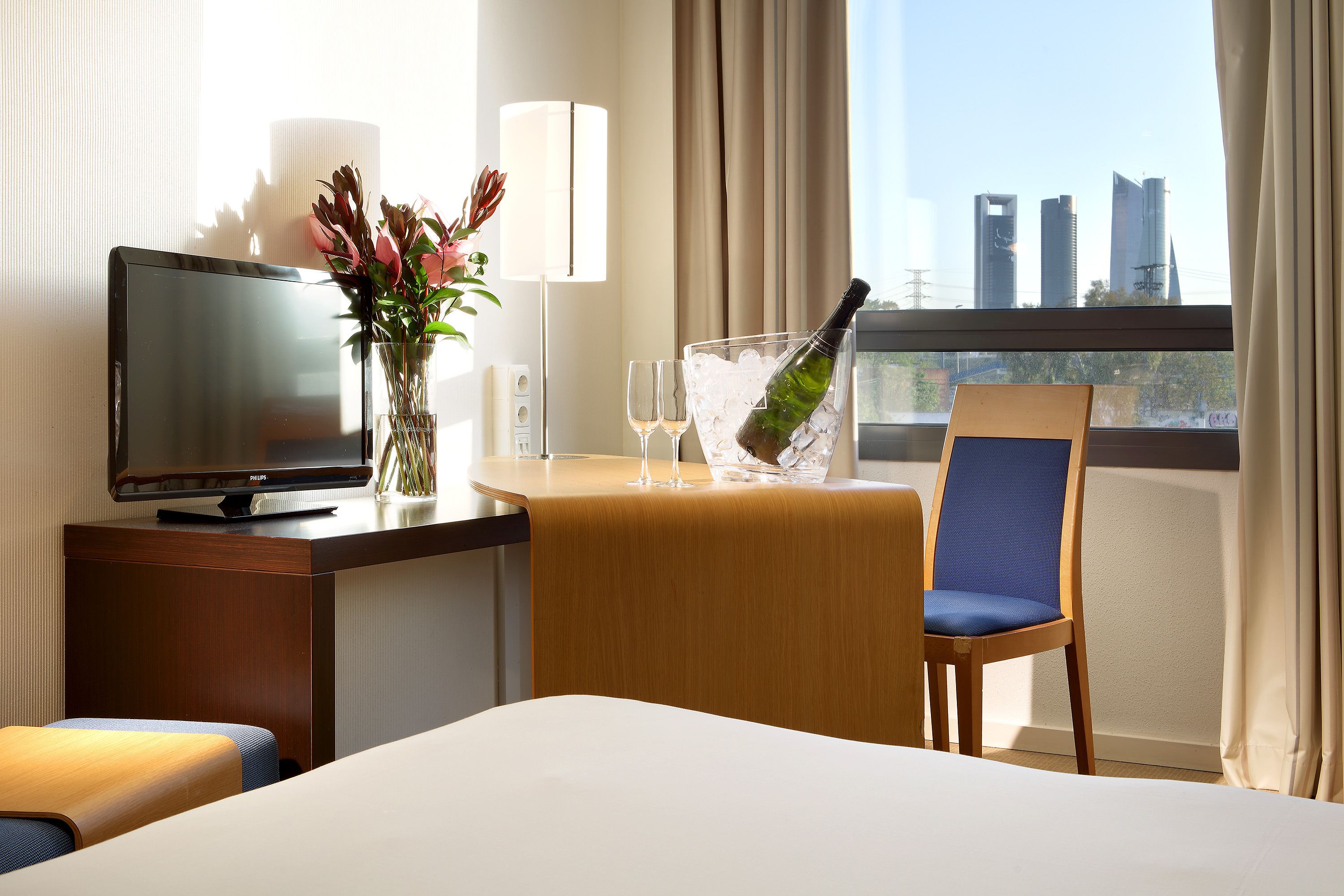 executive room (single use) | minibar, in-room safe, desk, iron/ironing board