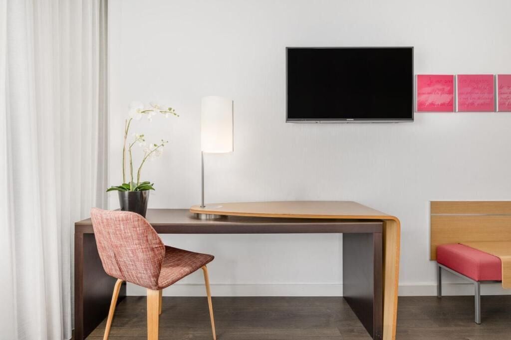 minibar, in-room safe, desk, iron/ironing board