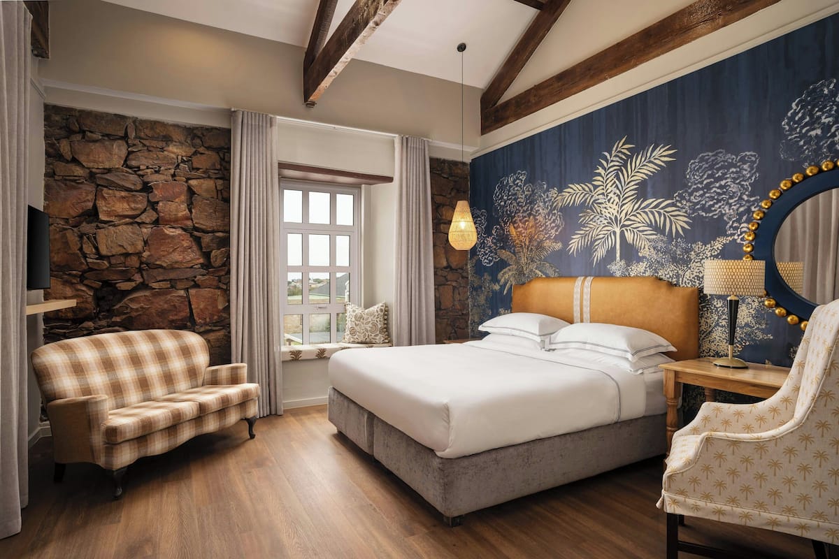 Phòng Deluxe, 1 giường cỡ king | Chăn bông, két bảo mật tại phòng, bàn 