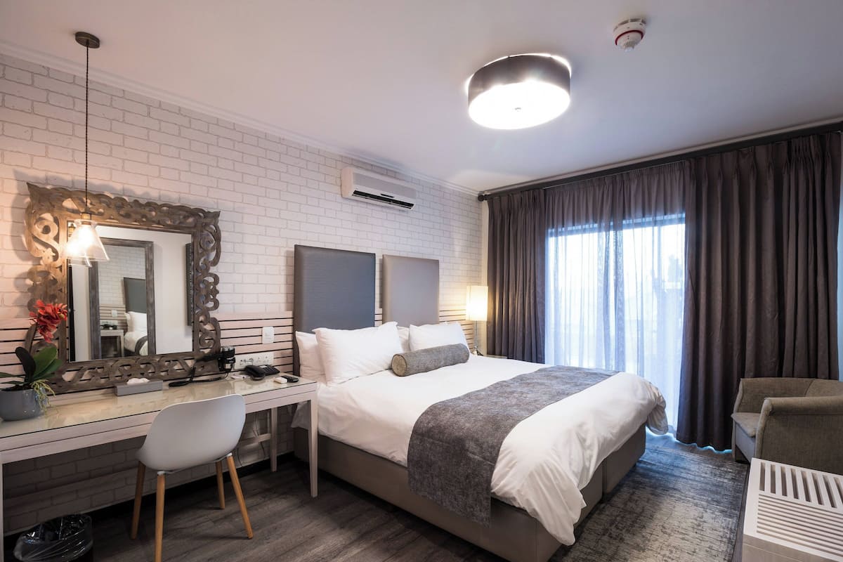 Suite, 1 Bedroom, Balcony, Harbour View | 1 bedroom, down duvets, in-room safe, individually decorated