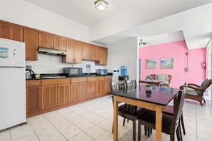 Shared kitchen - Borinquen Beach Inn (Carolina)