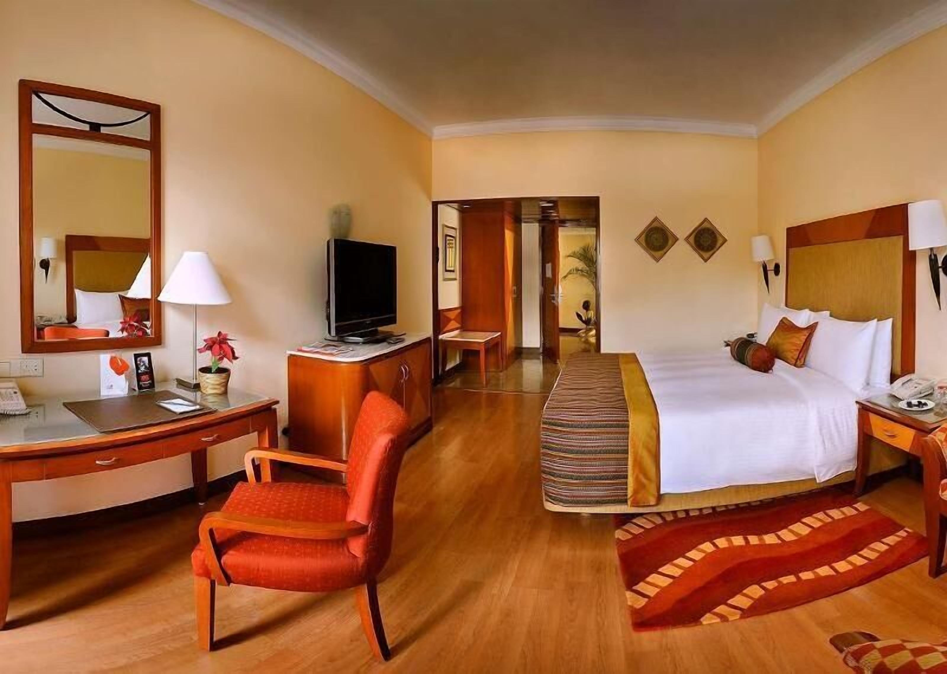 Egyptian cotton sheets, premium bedding, minibar, in-room safe