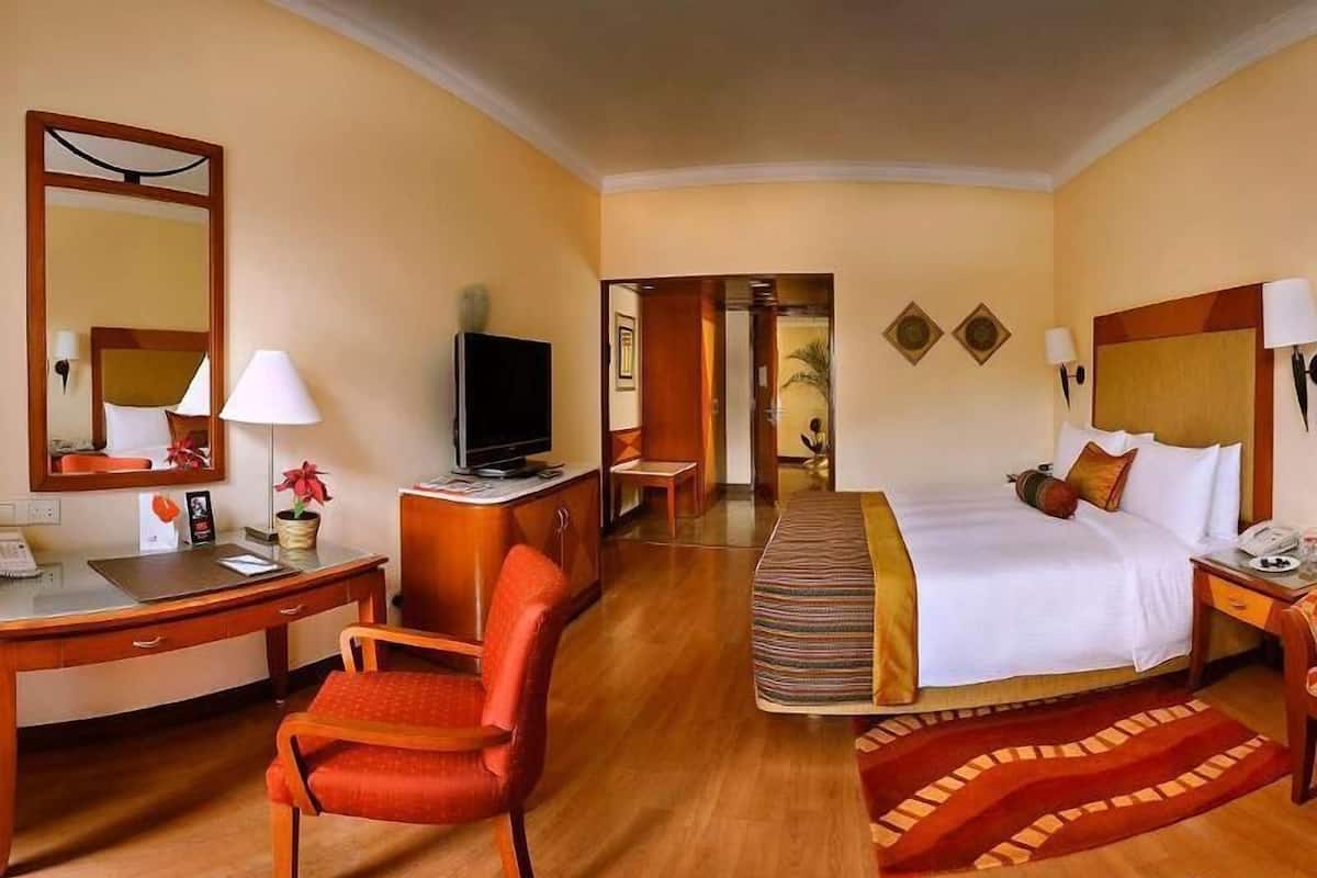 Egyptian cotton sheets, premium bedding, minibar, in-room safe