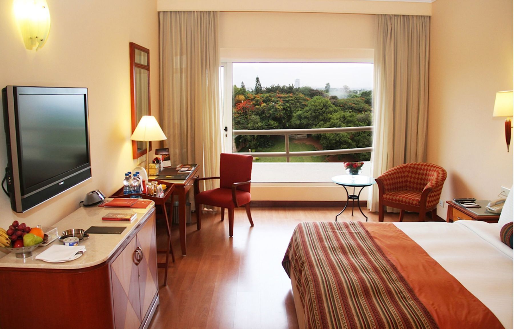 Egyptian cotton sheets, premium bedding, minibar, in-room safe