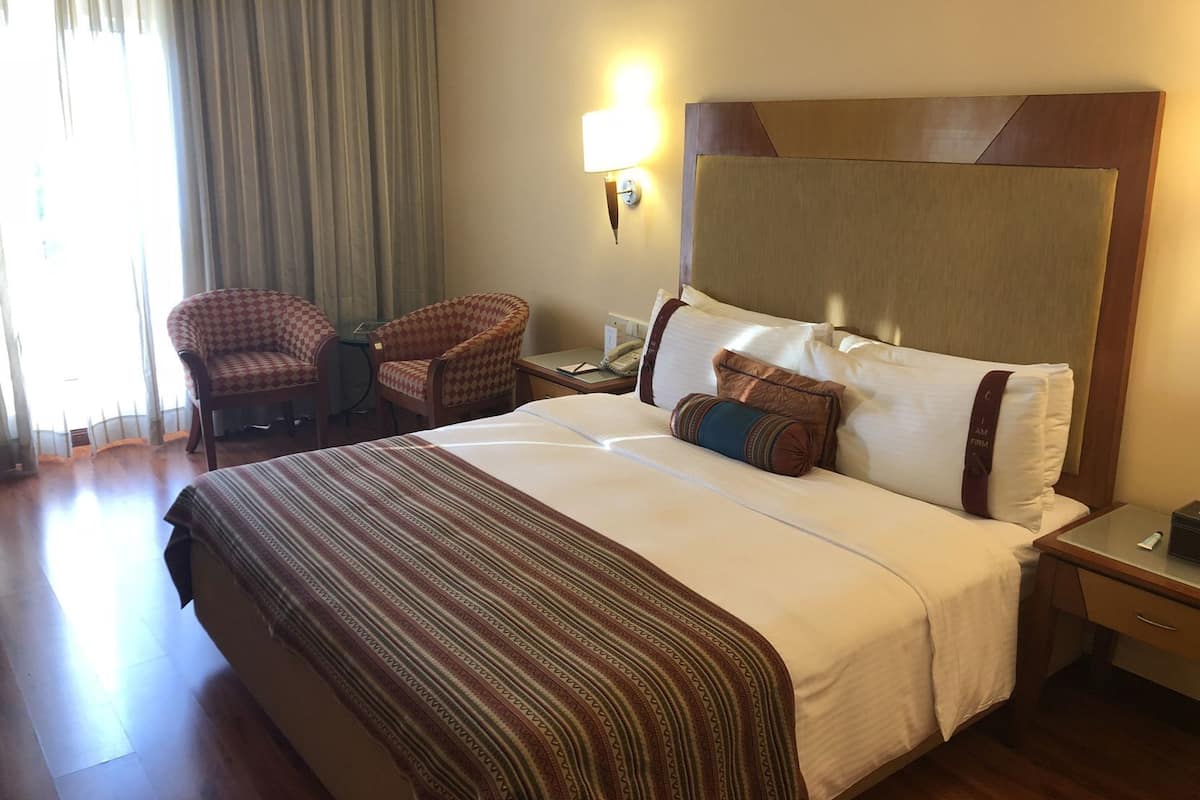 Egyptian cotton sheets, premium bedding, minibar, in-room safe