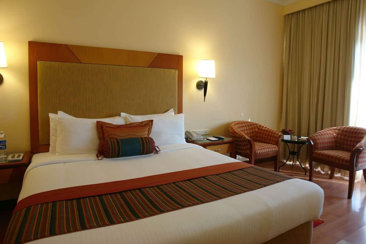 Egyptian cotton sheets, premium bedding, minibar, in-room safe