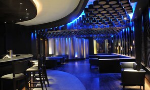 3 restaurants servant le déjeuner et le dîner, plats Cuisine indienne