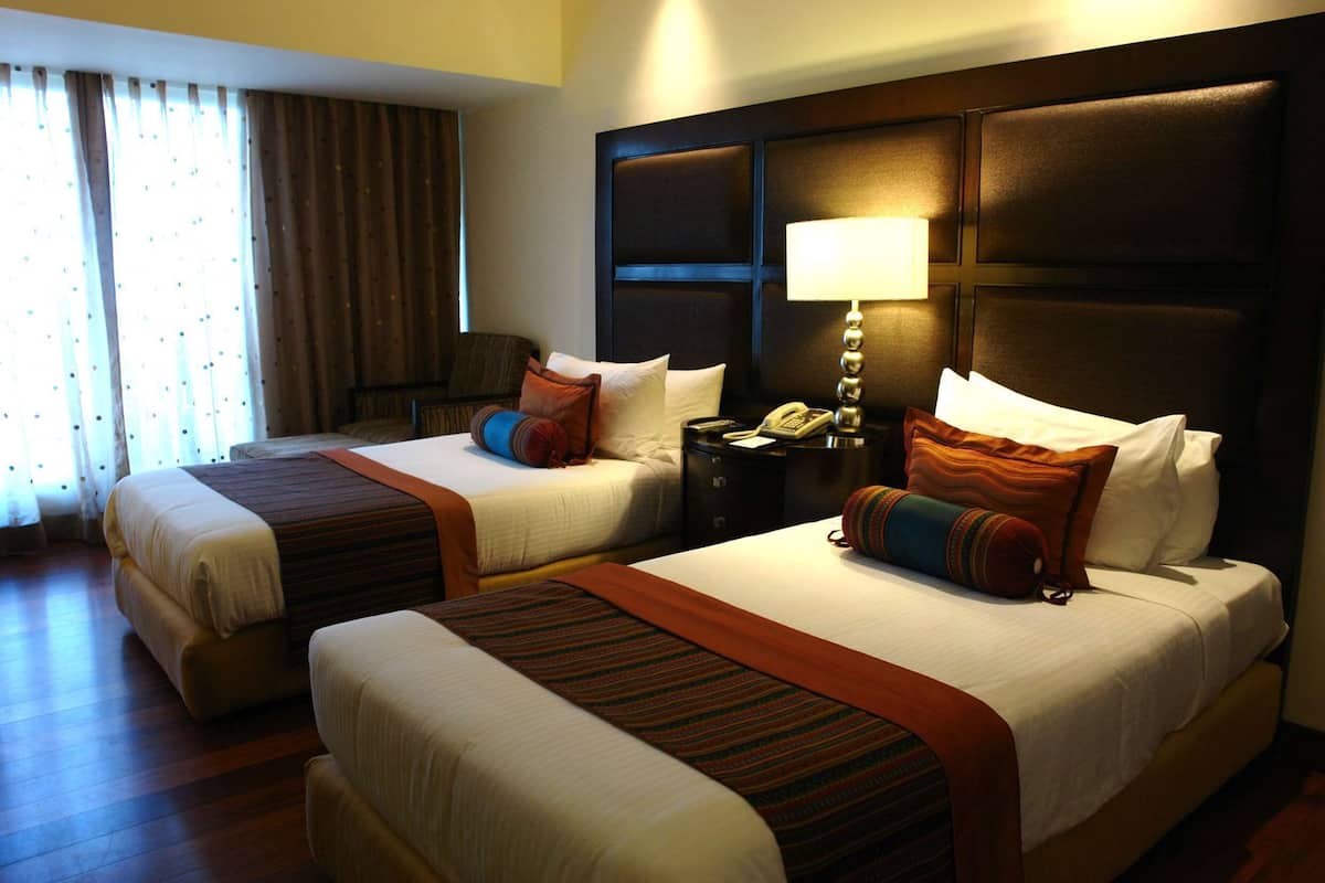 Executive Club Twin Room | 1 bedroom, minibar, in-room safe, blackout drapes