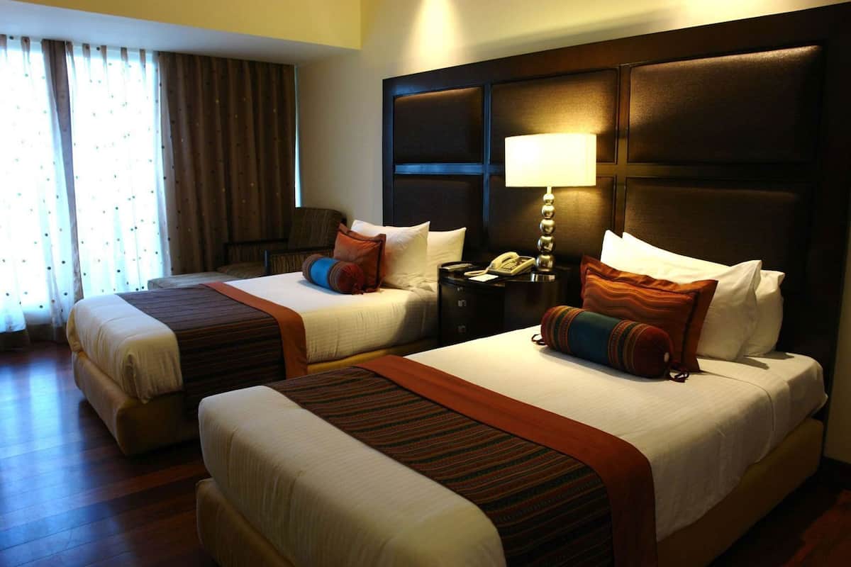 Egyptian cotton sheets, premium bedding, minibar, in-room safe